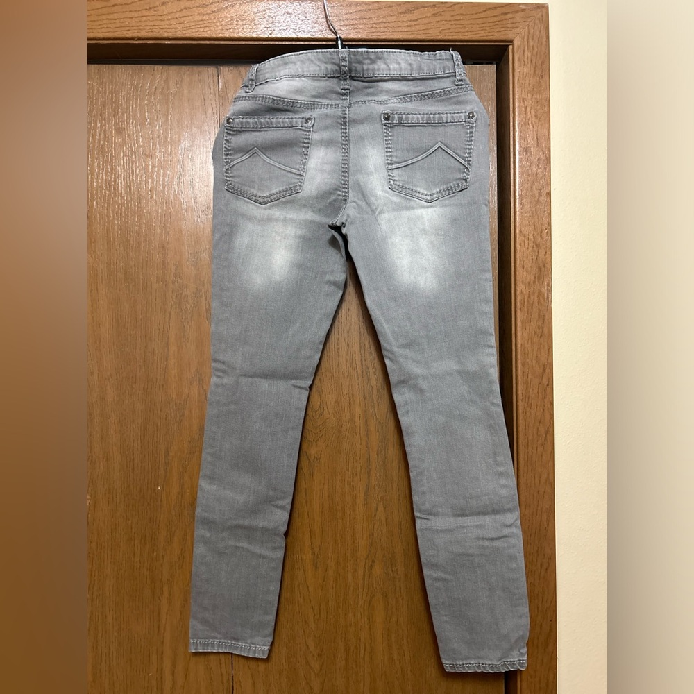 Gray Jen’s